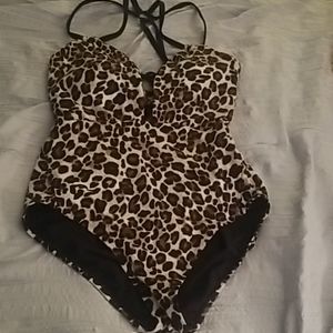 Used, leapord onepiece.. cute back details